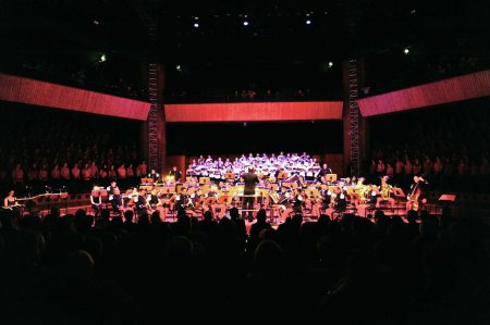 Une vue de l'orchestre et des Choeurs d'étudiants